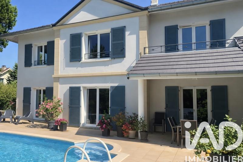 Maison - 224 m² - 8 pièces