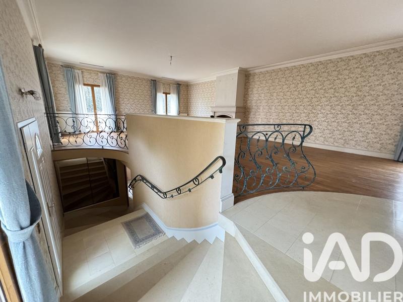 Maison - 293 m² - 9 pièces