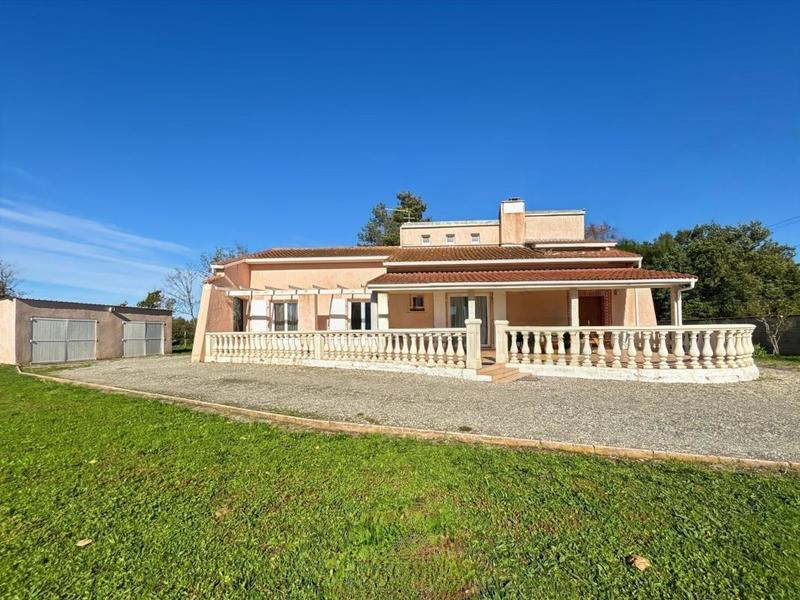 Maison - 200 m² - 7 pièces