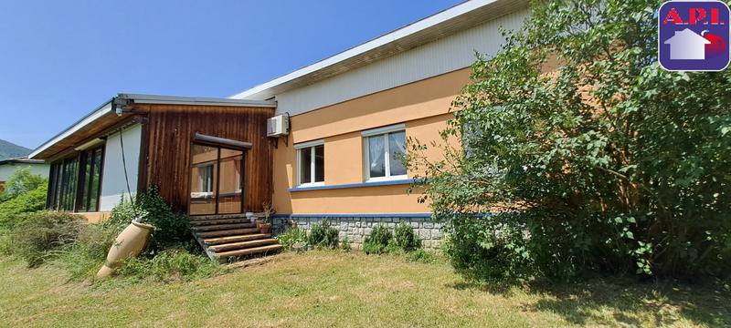 Maison - 220 m² - 8 pièces