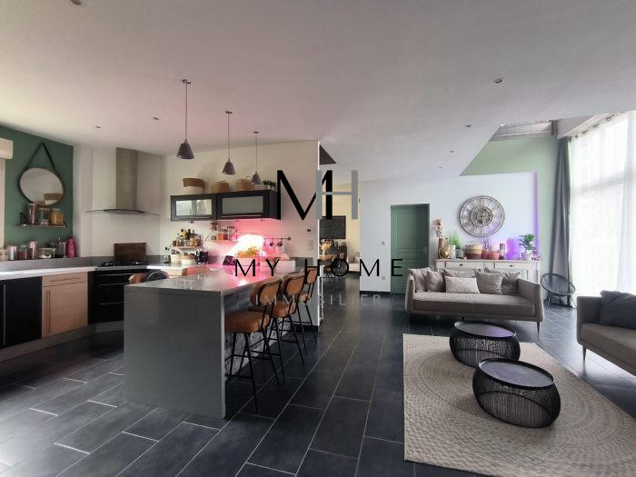 Maison - 320 m² - 13 pièces