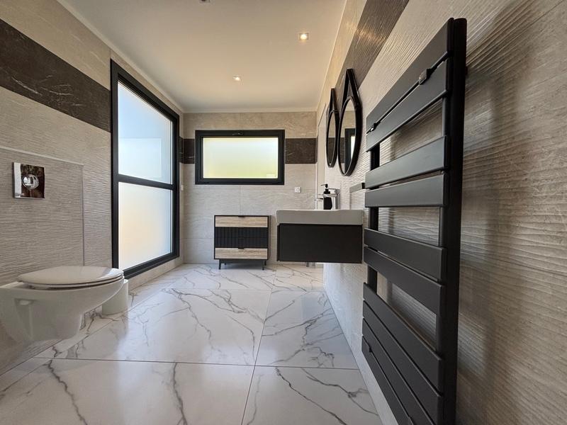 Maison - 261 m² - 7 pièces