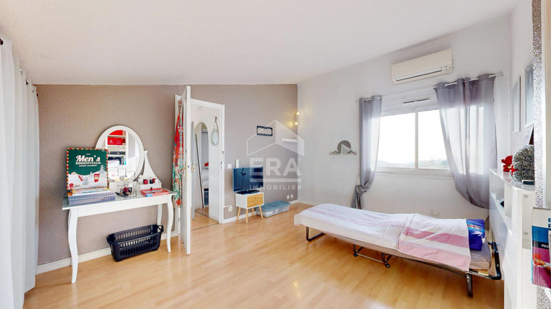 Maison - 98 m² - 5 pièces