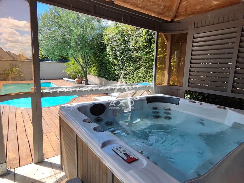 Maison - 285 m² - 10 pièces