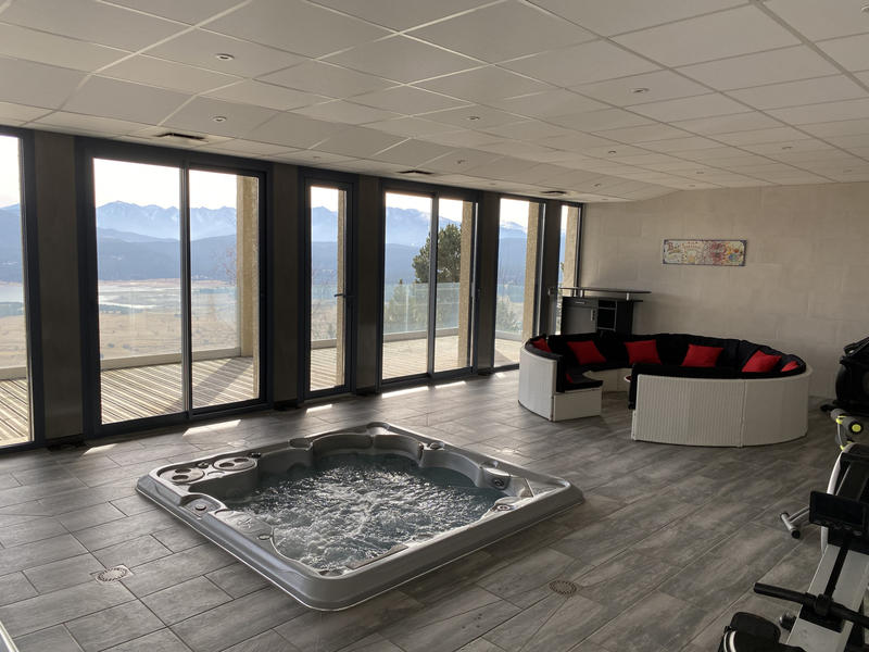 Châlet - 356 m² - 8 pièces