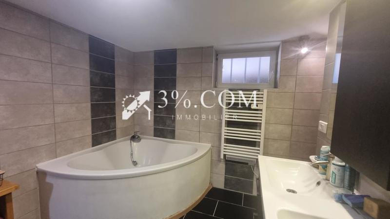 Maison - 240 m² - 8 pièces