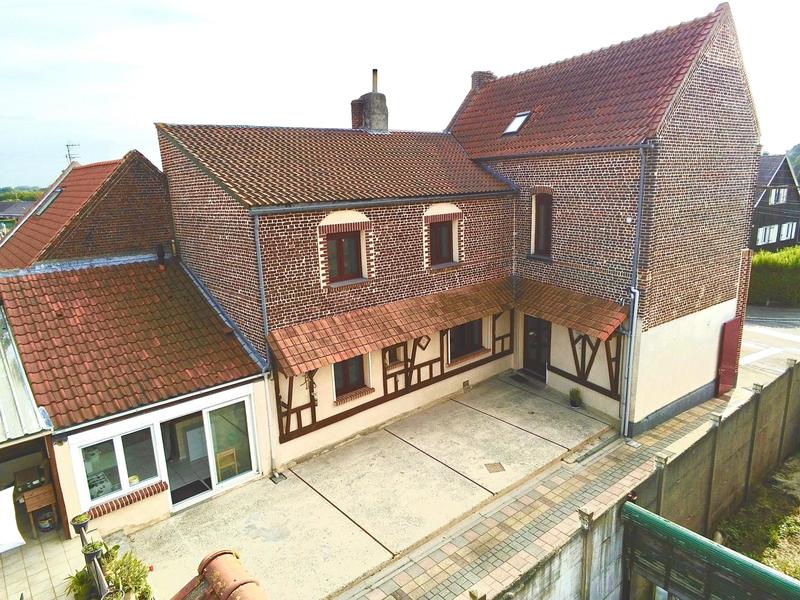 Maison - 205 m² - 9 pièces