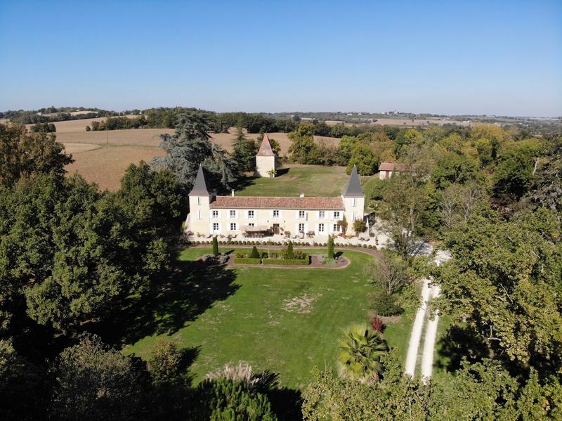 Maison - 520 m² - 18 pièces