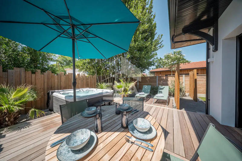 Maison - 230 m² - 7 pièces