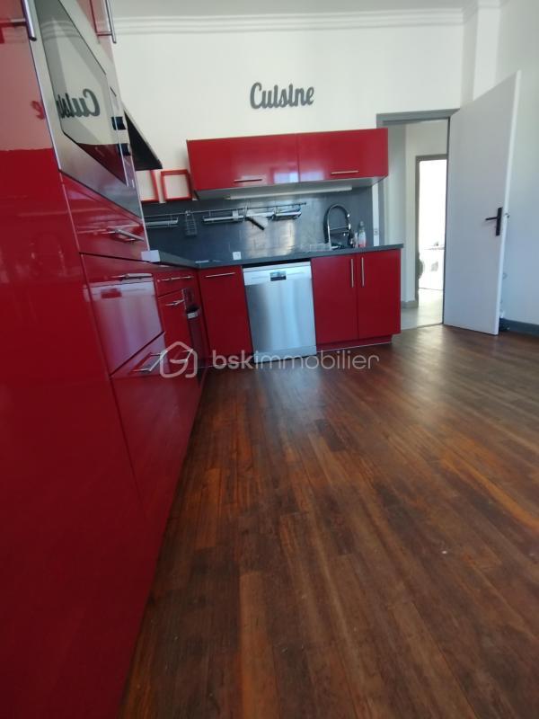 Pavillon - 180 m² - 9 pièces