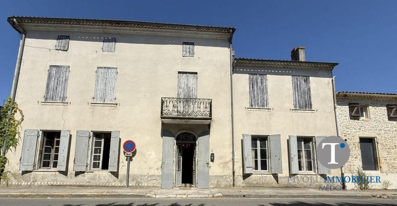 Maison traditionnelle - 234 m² - 8 pièces