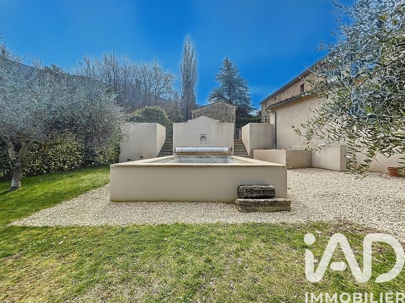 Maison - 220 m² - 5 pièces