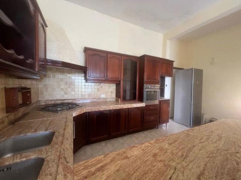 Maison - 438 m² - 11 pièces