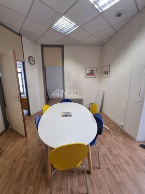 Local commercial - 110 m² - 6 pièces