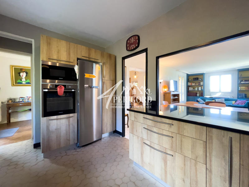 Maison traditionnelle - 190 m² - 9 pièces