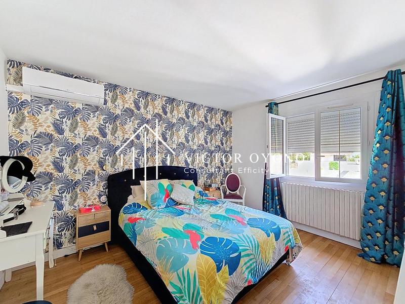 Maison - 250 m² - 9 pièces