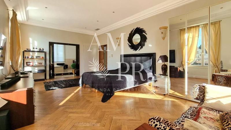 Villa - 350 m² - 8 pièces