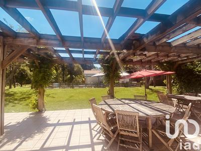 Maison - 210 m² - 7 pièces