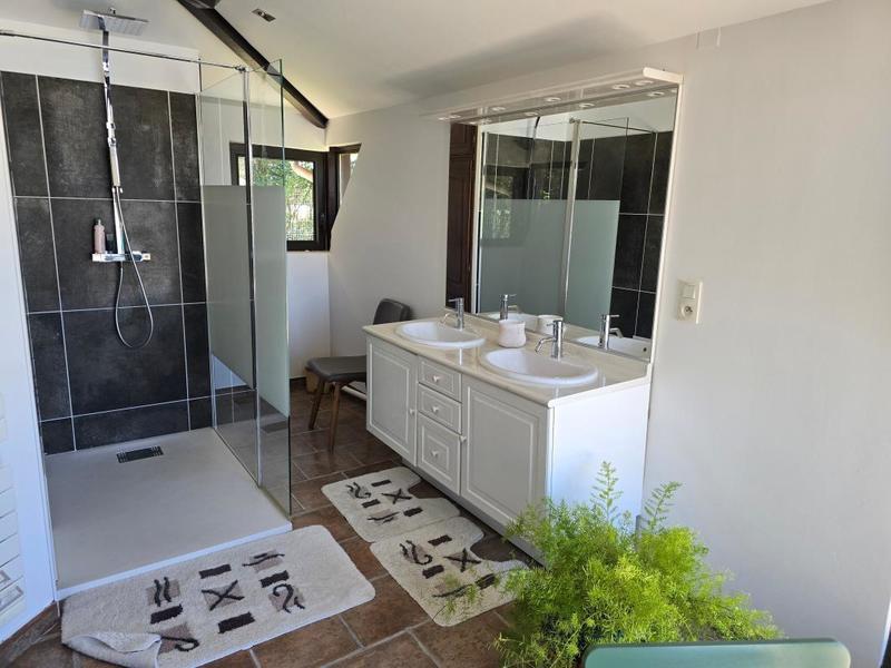 Maison - 204 m² - 7 pièces