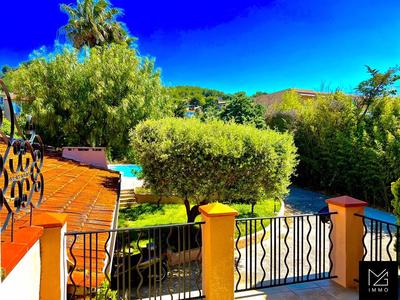 Villa - 230 m² - 8 pièces