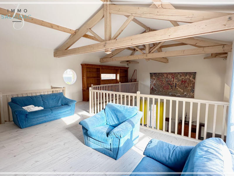 Maison - 280 m² - 8 pièces