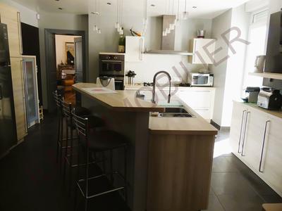 Demeure - 210 m² - 7 pièces