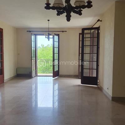 Maison traditionnelle - 146 m² - 6 pièces