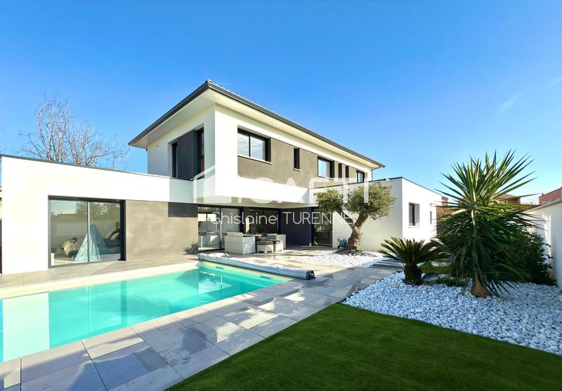 Maison - 220 m² - 6 pièces