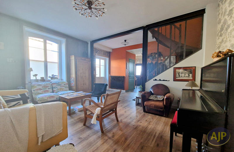 Maison - 169 m² - 8 pièces