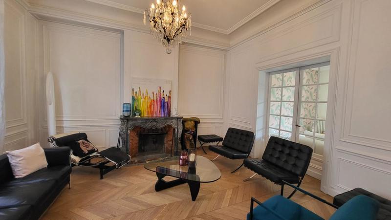 Maison - 326 m² - 8 pièces