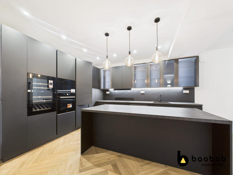 Appartement - 238 m² - 6 pièces