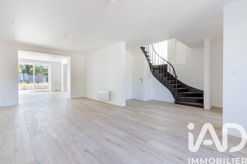 Maison - 216 m² - 7 pièces