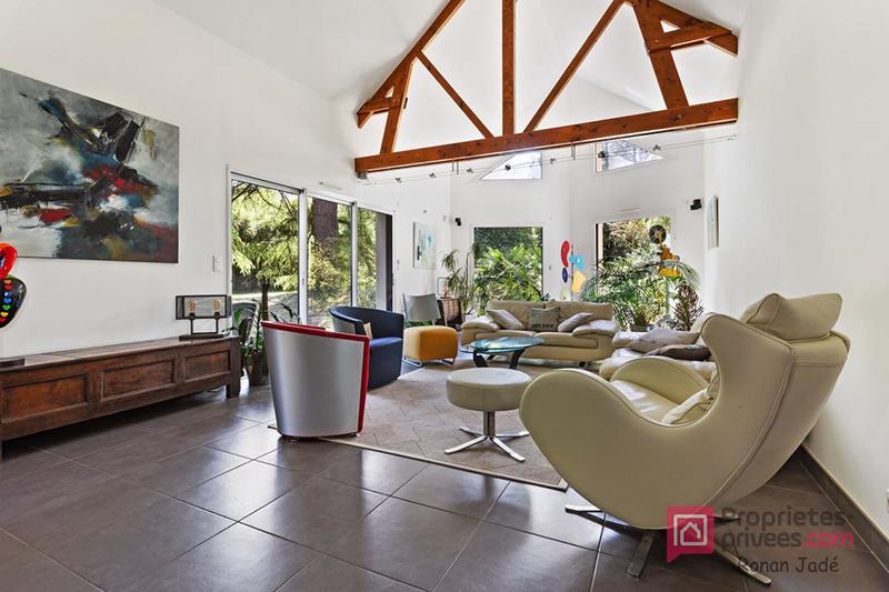 Maison - 230 m² - 8 pièces