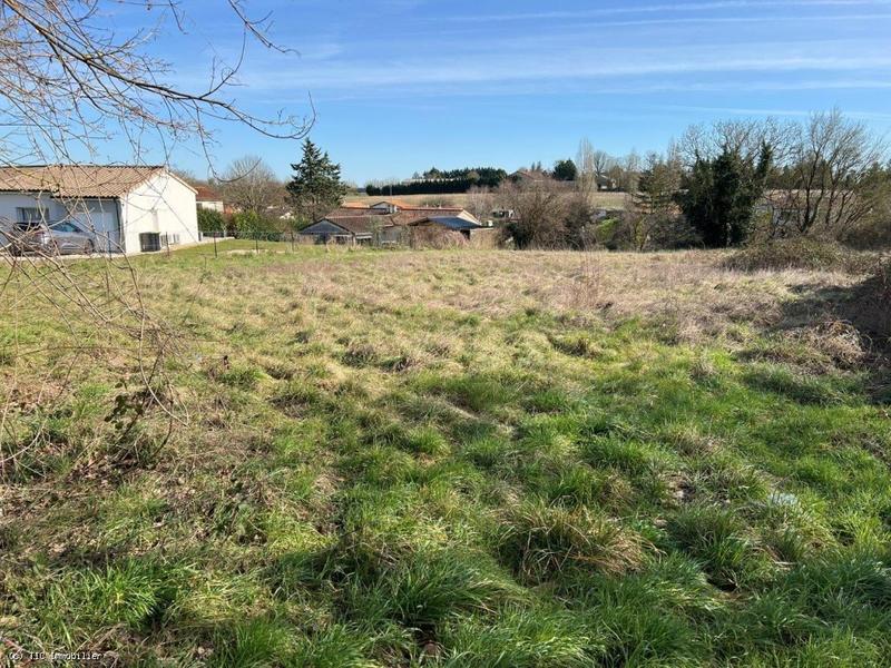 Terrain constructible - 1 644 m²