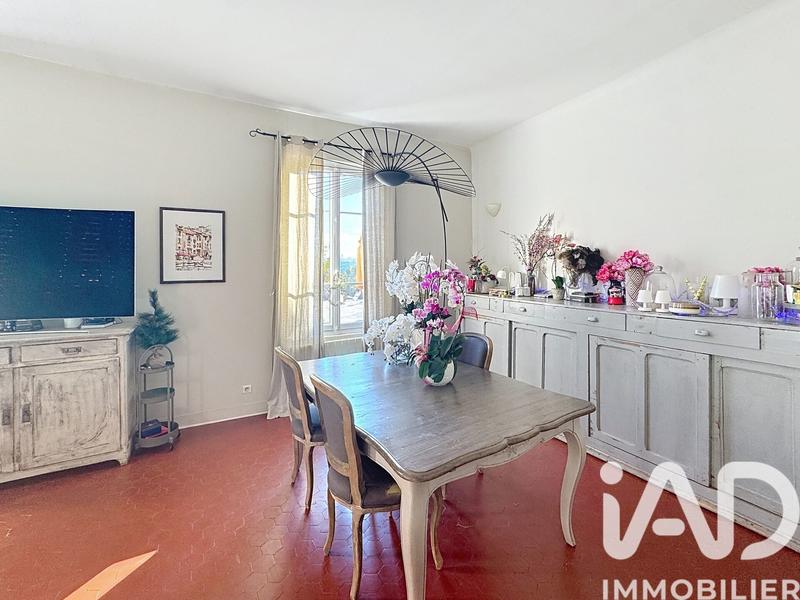 Maison - 220 m² - 5 pièces