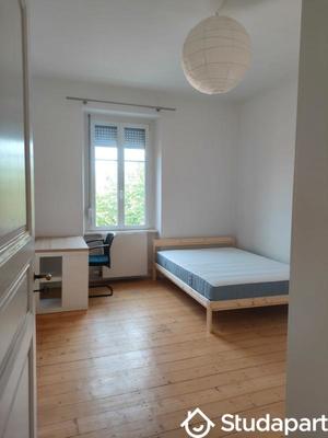 Chambre - 13 m² - 1 pièce