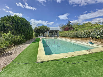 Maison traditionnelle - 236 m² - 9 pièces