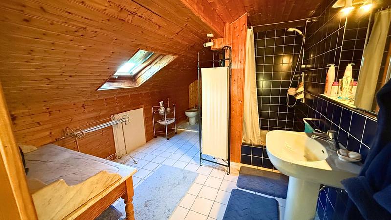 Maison - 225 m² - 8 pièces