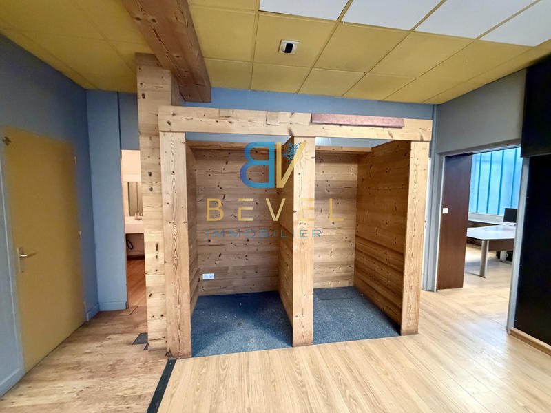 Local commercial - 111 m²