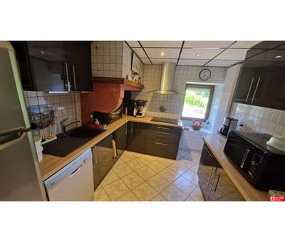 Maison traditionnelle - 223 m² - 9 pièces