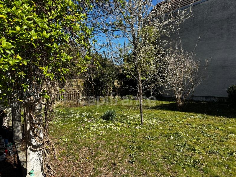 Maison - 220 m² - 8 pièces