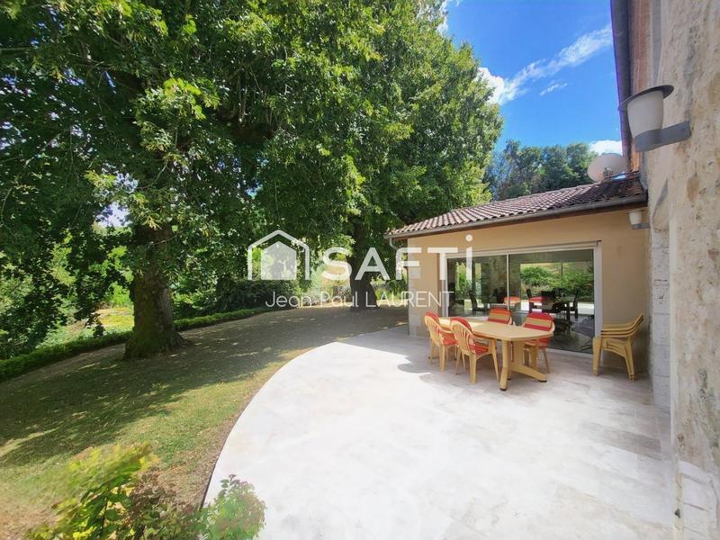 Maison - 340 m² - 11 pièces