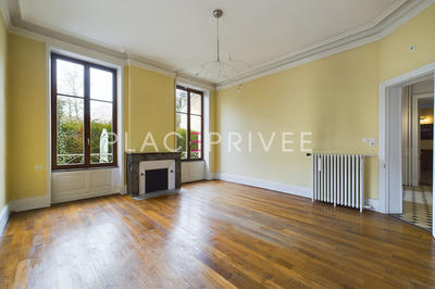 Appartement - 170 m² - 2 pièces