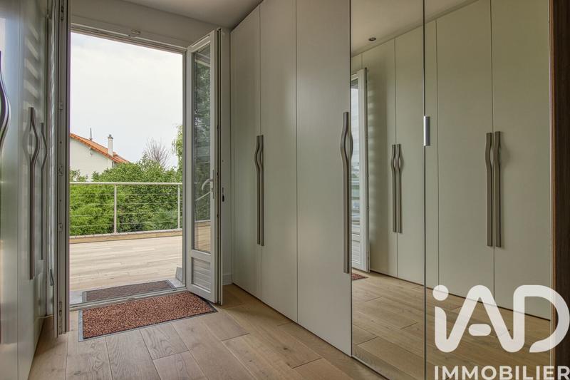 Maison - 232 m² - 9 pièces