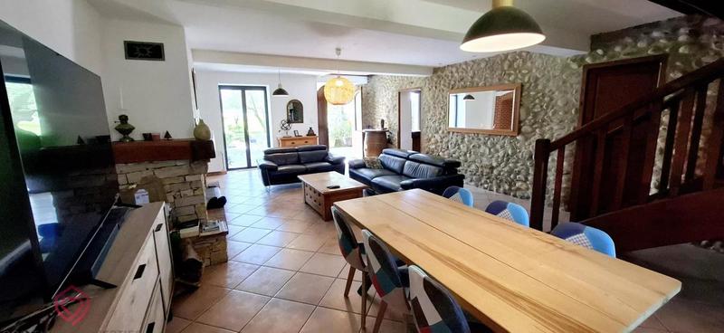 Propriété - 402 m² - 14 pièces