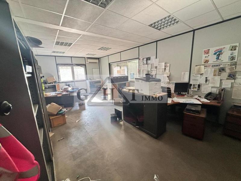 Entrepôt - 4 970 m²