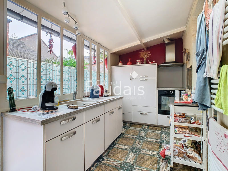 Maison - 248 m² - 10 pièces