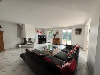 Maison - 231 m² - 7 pièces
