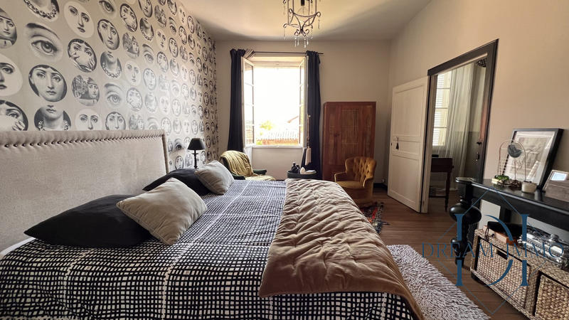 Villa - 374 m² - 8 pièces