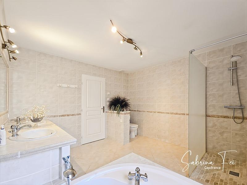 Maison - 165 m² - 6 pièces